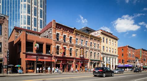 where to stay in nashville music row or downtown